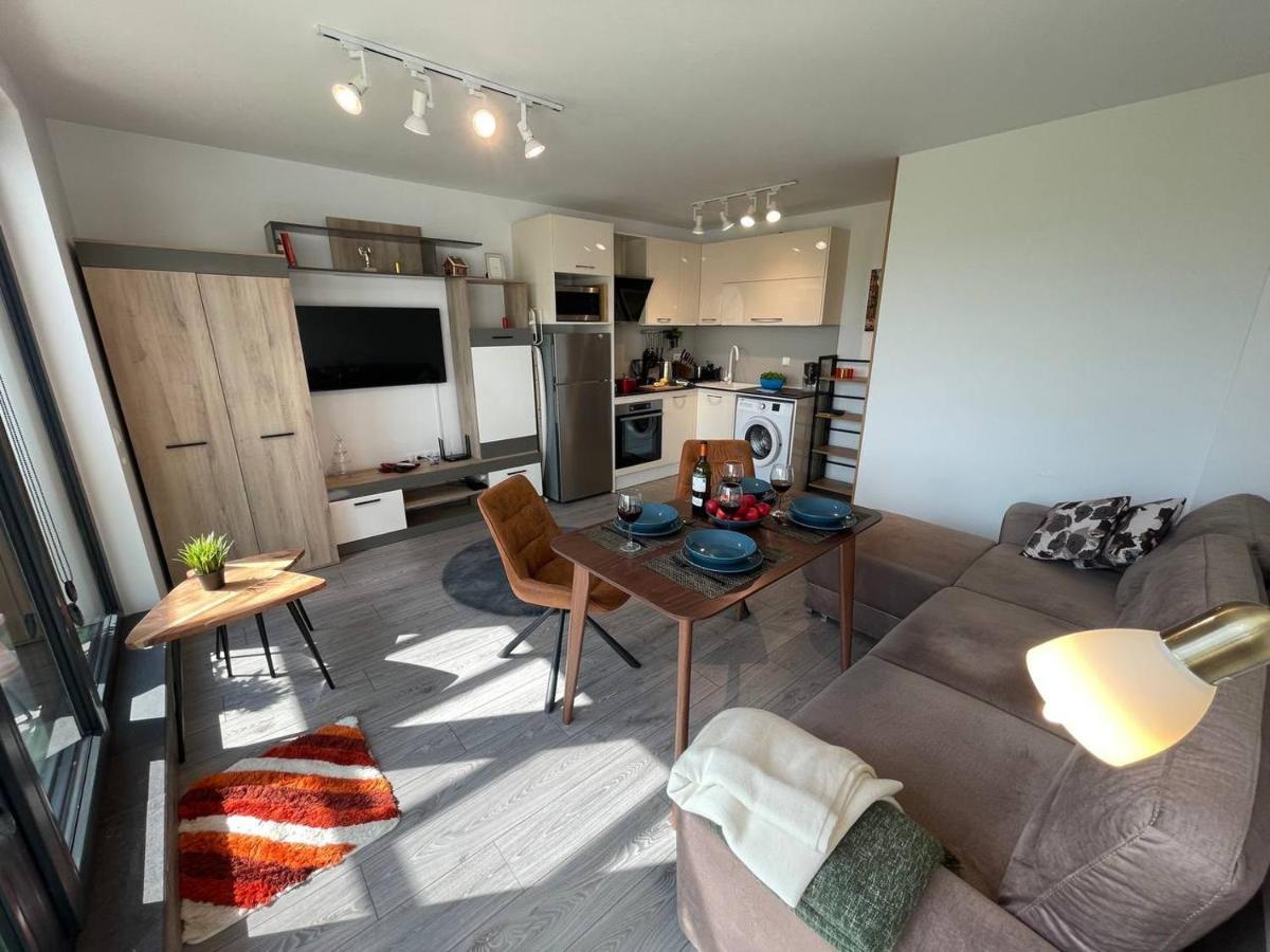 Panoramic Apartment In Varna With Underground Parking Exterior foto